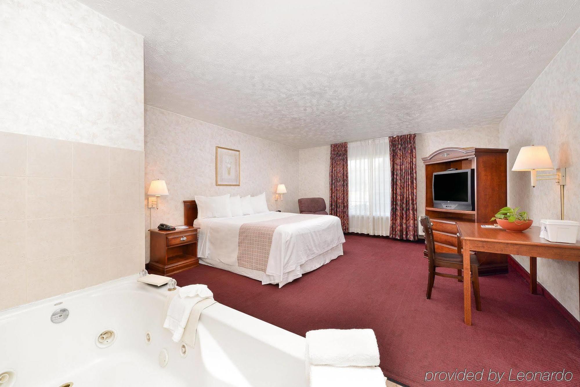 Americas Best Value Inn Ashtabula/Austinburg Esterno foto