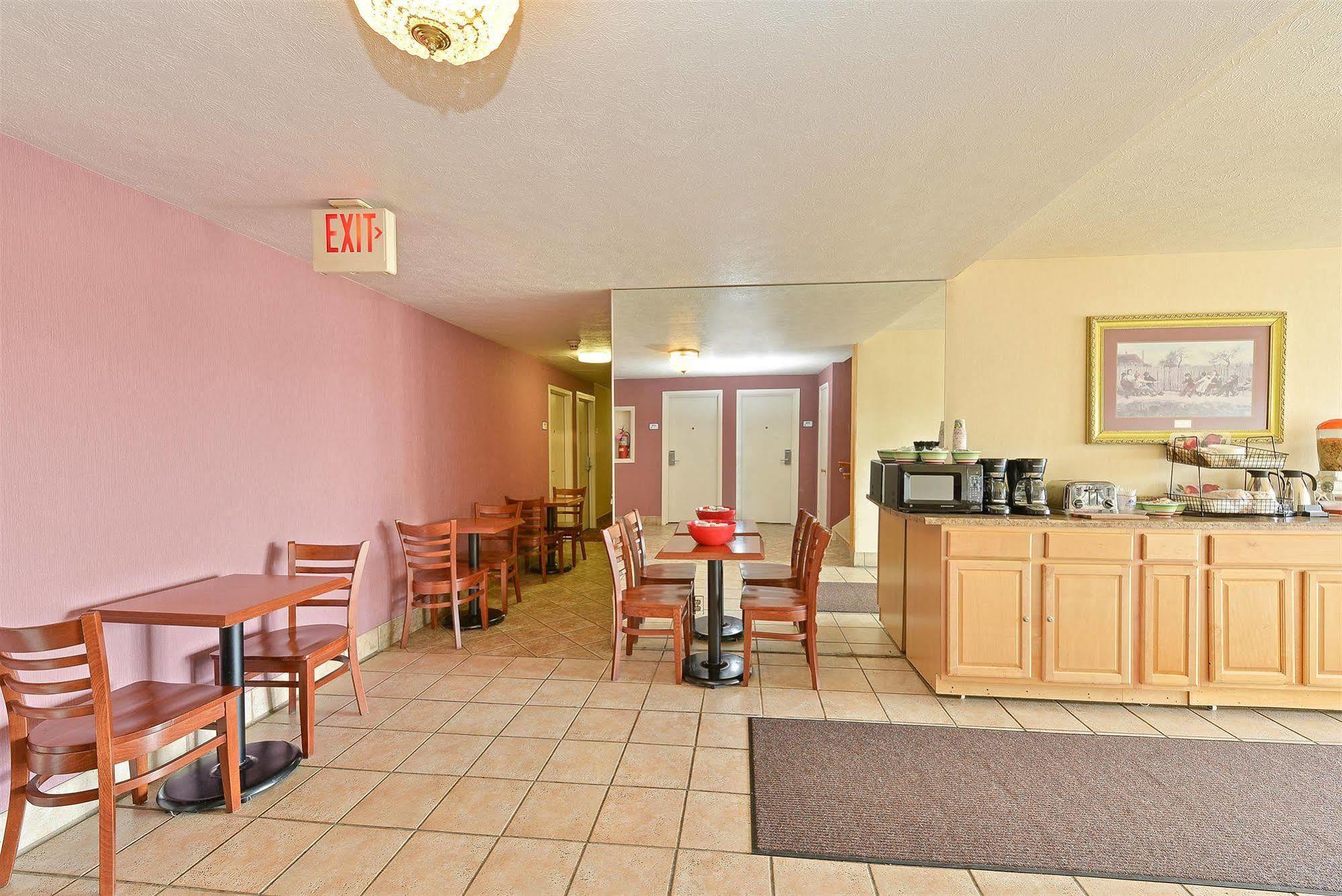 Americas Best Value Inn Ashtabula/Austinburg Esterno foto