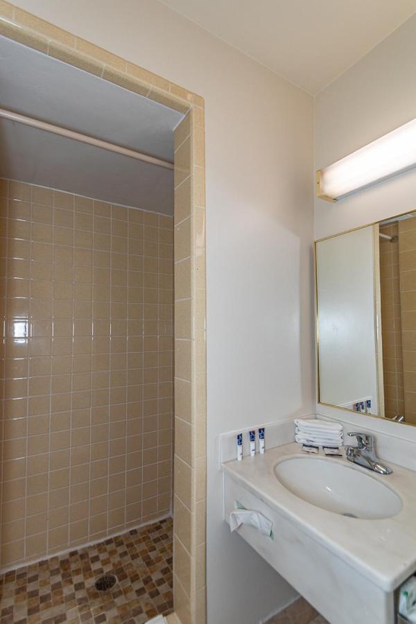 Americas Best Value Inn Ashtabula/Austinburg Esterno foto