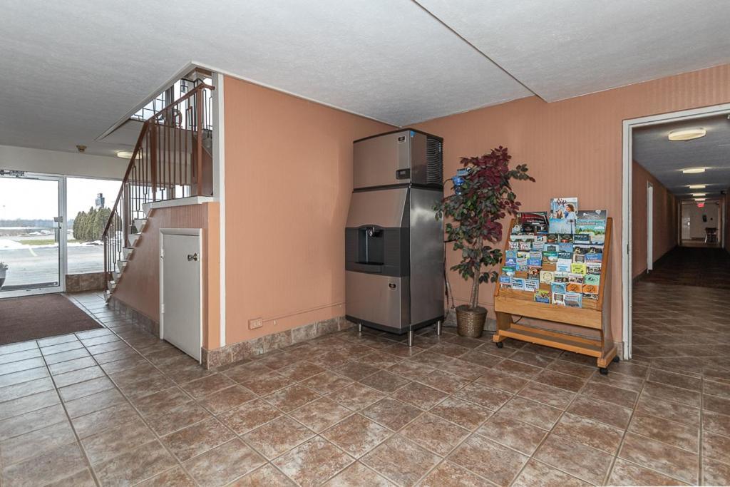 Americas Best Value Inn Ashtabula/Austinburg Esterno foto