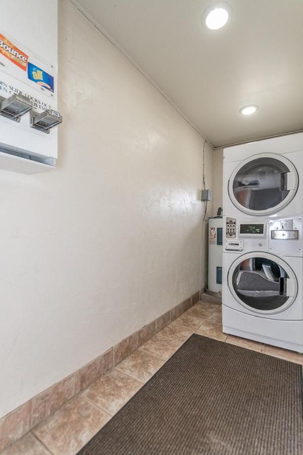 Americas Best Value Inn Ashtabula/Austinburg Esterno foto